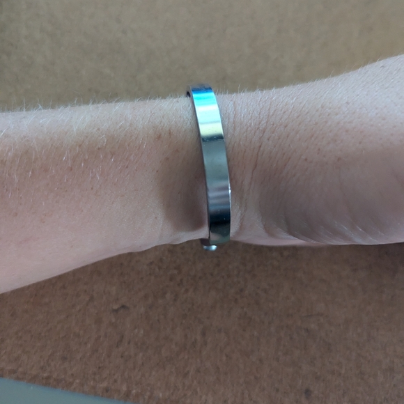 Stainless steel bangle bracelet - Picture 3 of 4